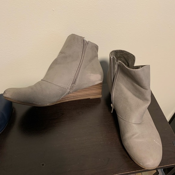 All size 7 or 7.5. Many new, as pictured with boxes. Prices $30 new, $15 used. - Picture 3 of 13